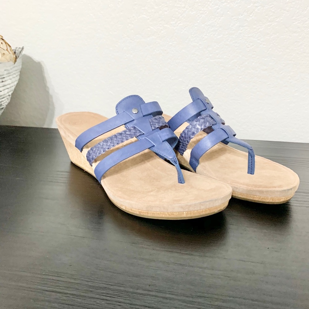 UGGS | 3 Strap Blue Thong Wedge Sandal